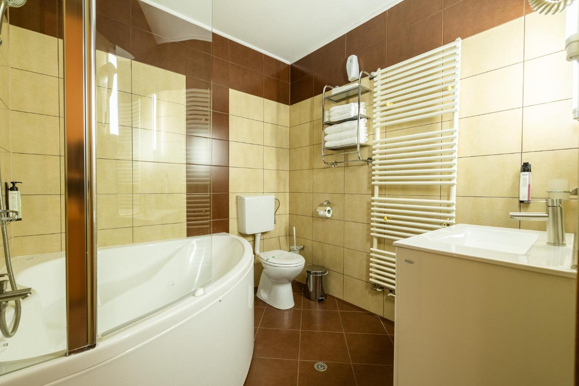 Pensiunea Floarea Soarelui Brasov Ngoại thất bức ảnh