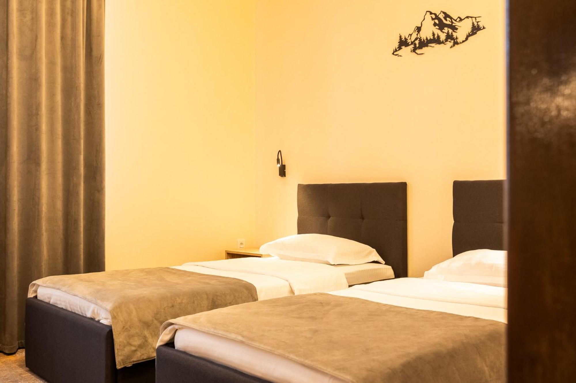 Pensiunea Floarea Soarelui Brasov Ngoại thất bức ảnh